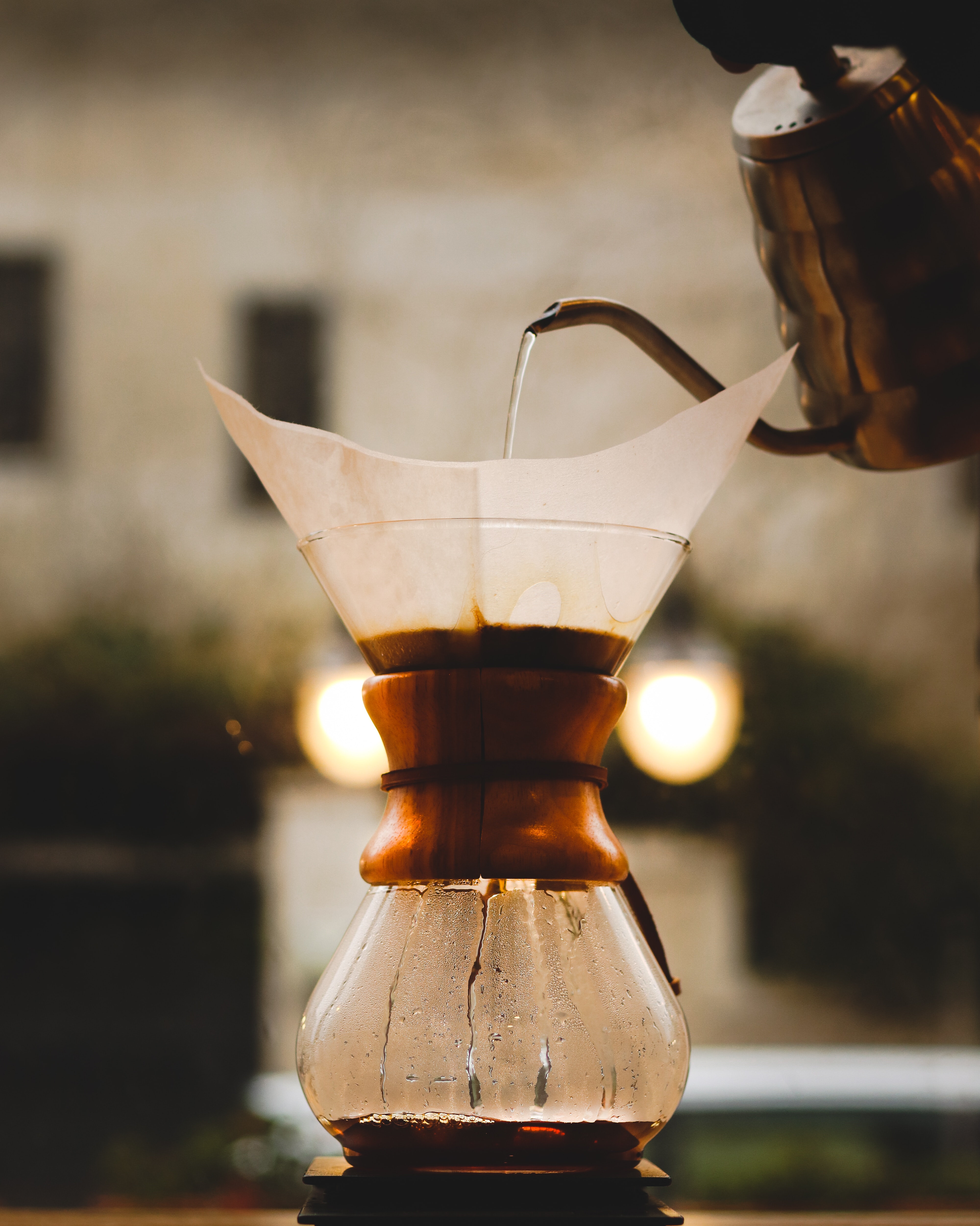 Pourover Coffee Brewing with a Chemex